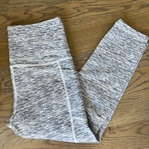 NWOT Zyia Crop Size 6-8